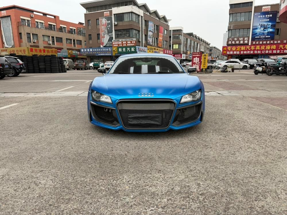 Audi R8 2012 — фото автомобиля