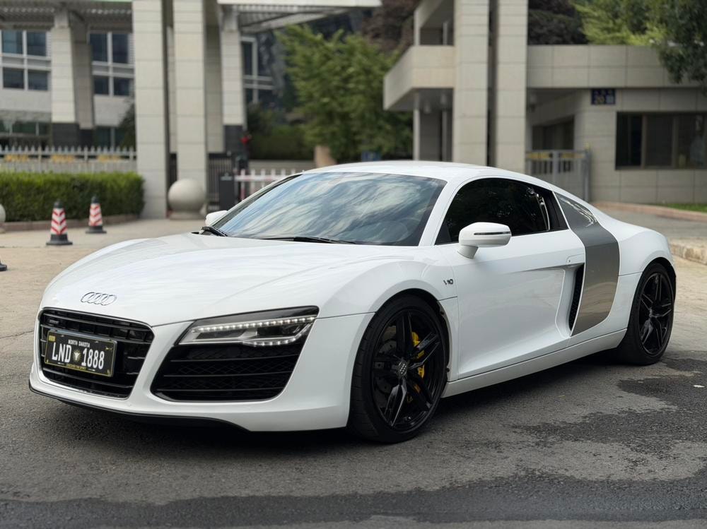 Audi R8 2014 — фото автомобиля