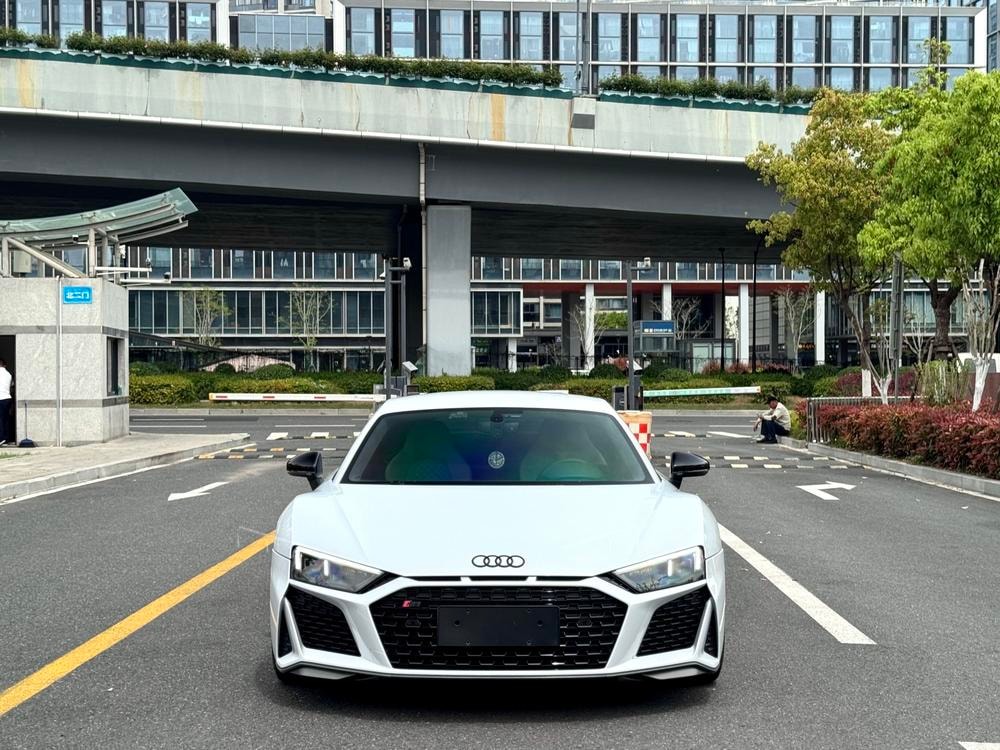 Audi R8 2022 — фото автомобиля