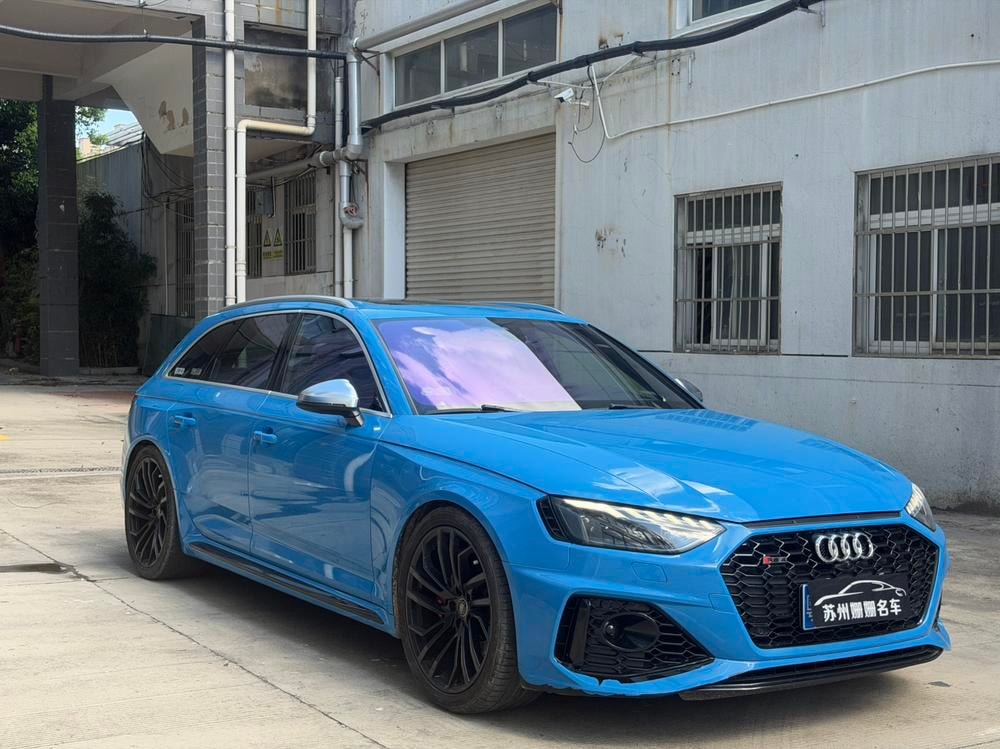 Audi RS 4 2021 — фото автомобиля