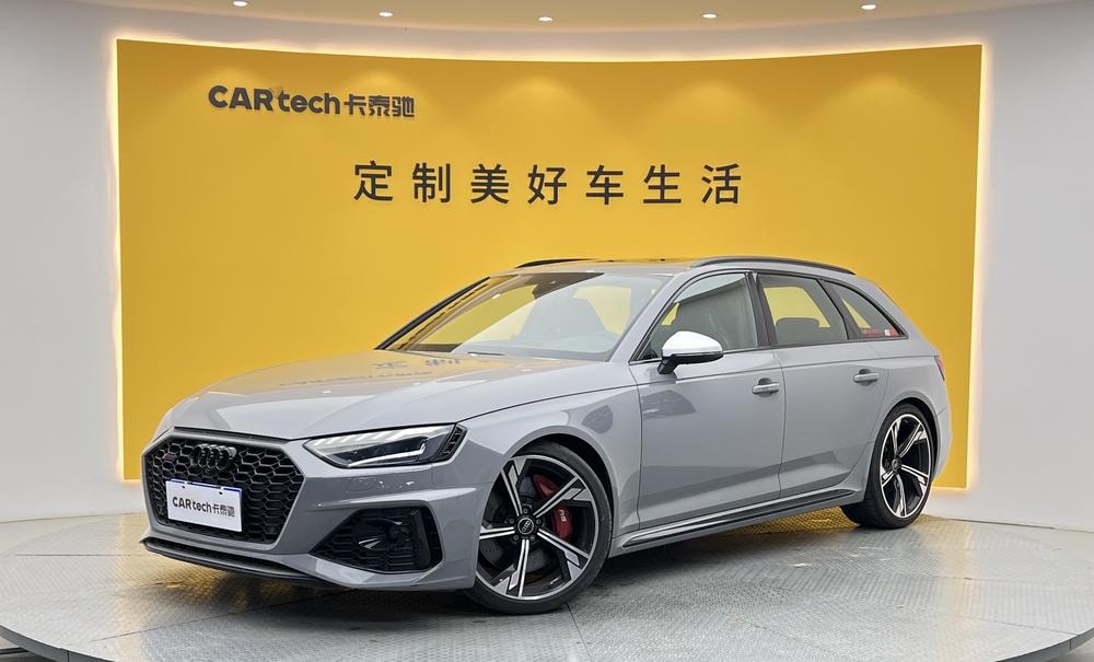 Audi RS 4 2023 — фото автомобиля