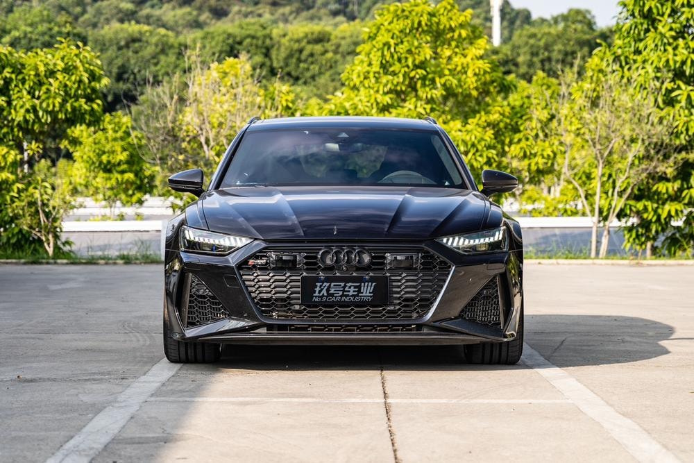 Audi RS 6 2022 — фото автомобиля