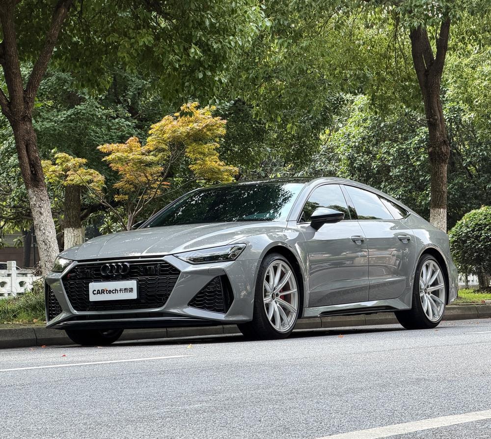 Audi RS 7 2024 — фото автомобиля