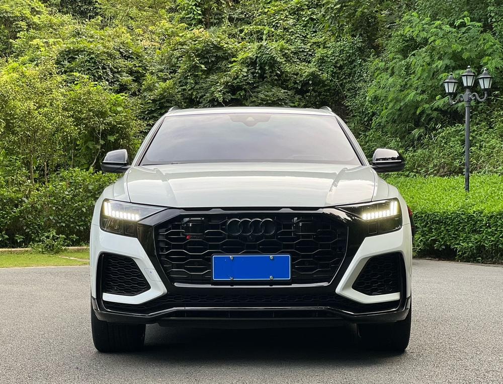 Audi RS Q8 2021 — фото автомобиля