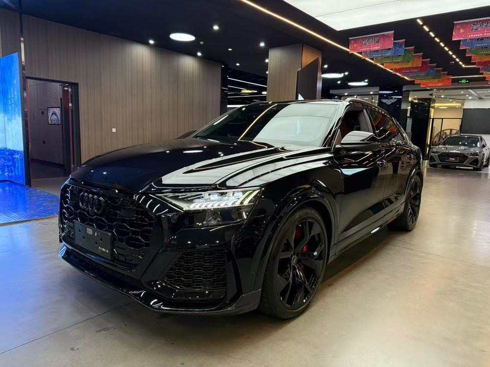 Audi RS Q8 2021 — фото автомобиля