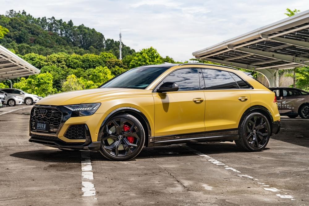 Audi RS Q8 2022 — фото автомобиля