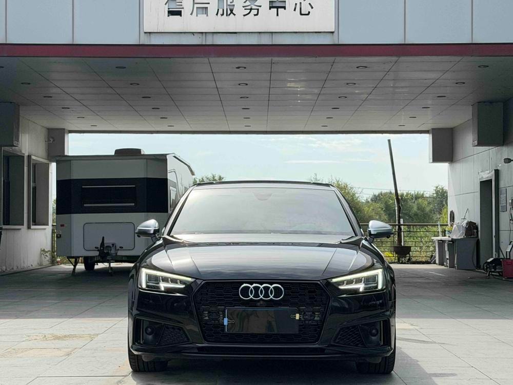 Audi S4 2018 — фото автомобиля