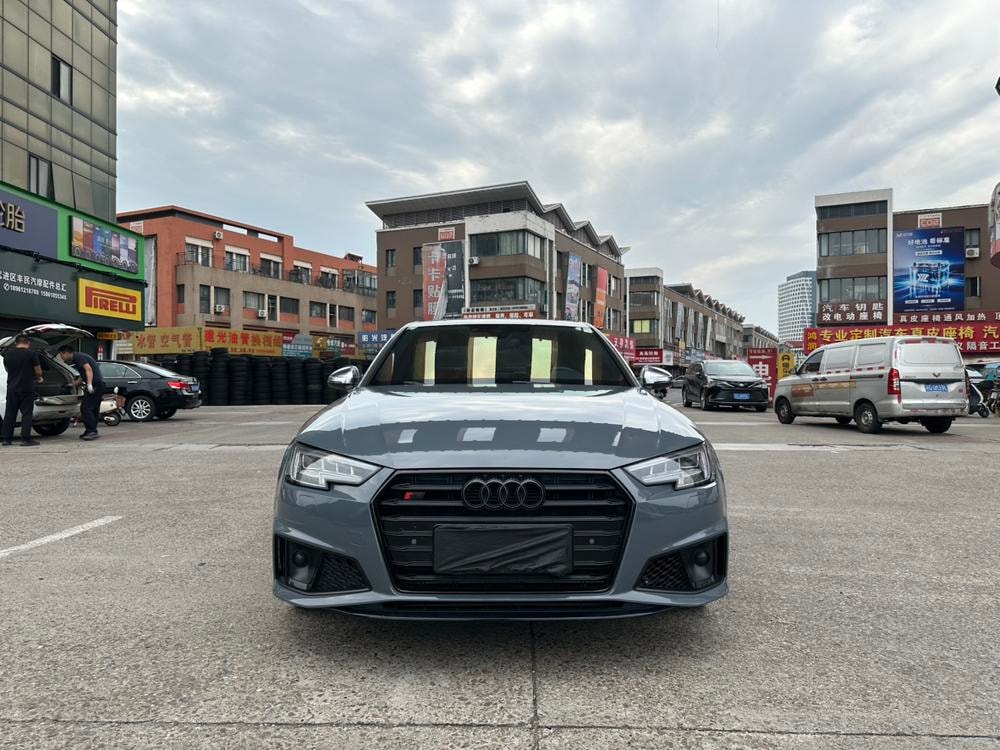 Audi S4 2018 — фото автомобиля
