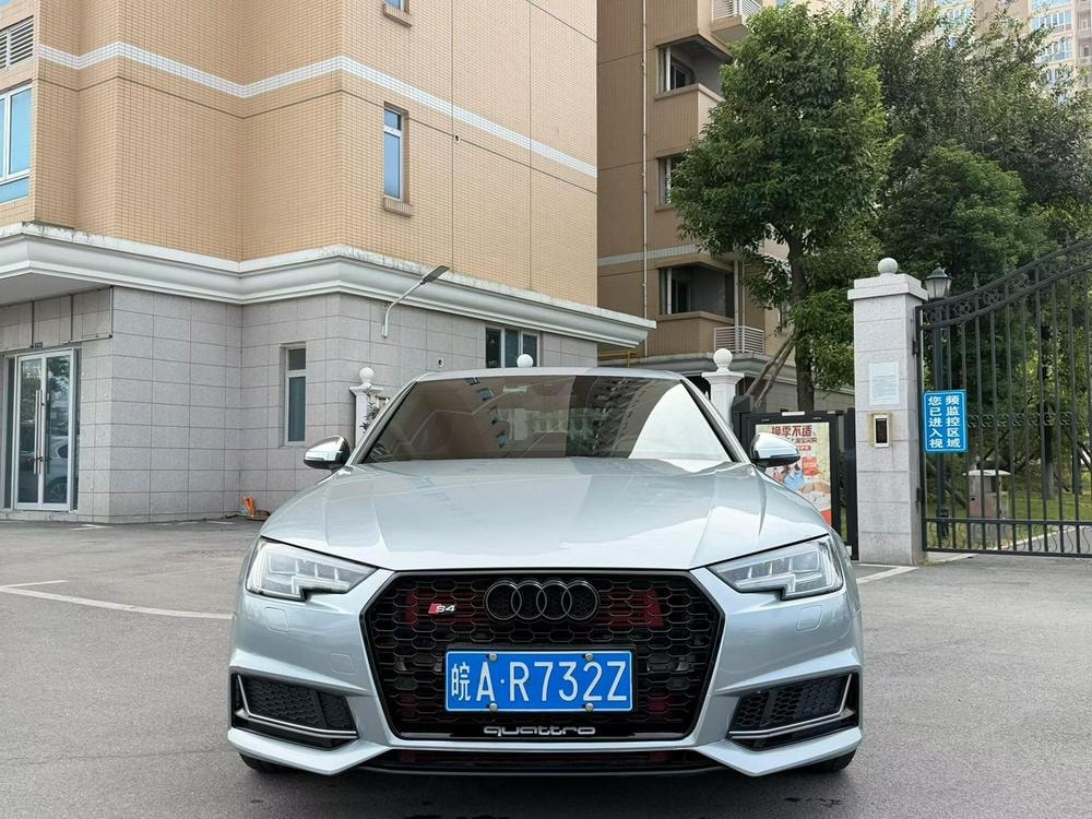 Audi S4 2018 — фото автомобиля