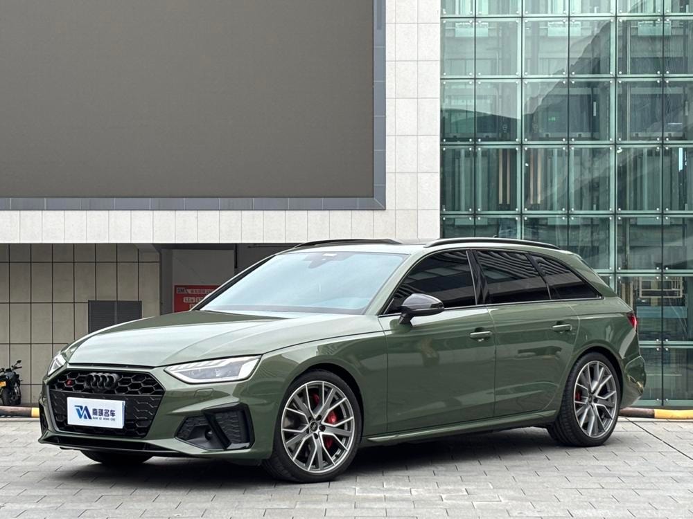 Audi S4 2024 — фото автомобиля