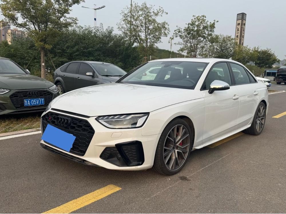 Audi S4 2023 — фото автомобиля
