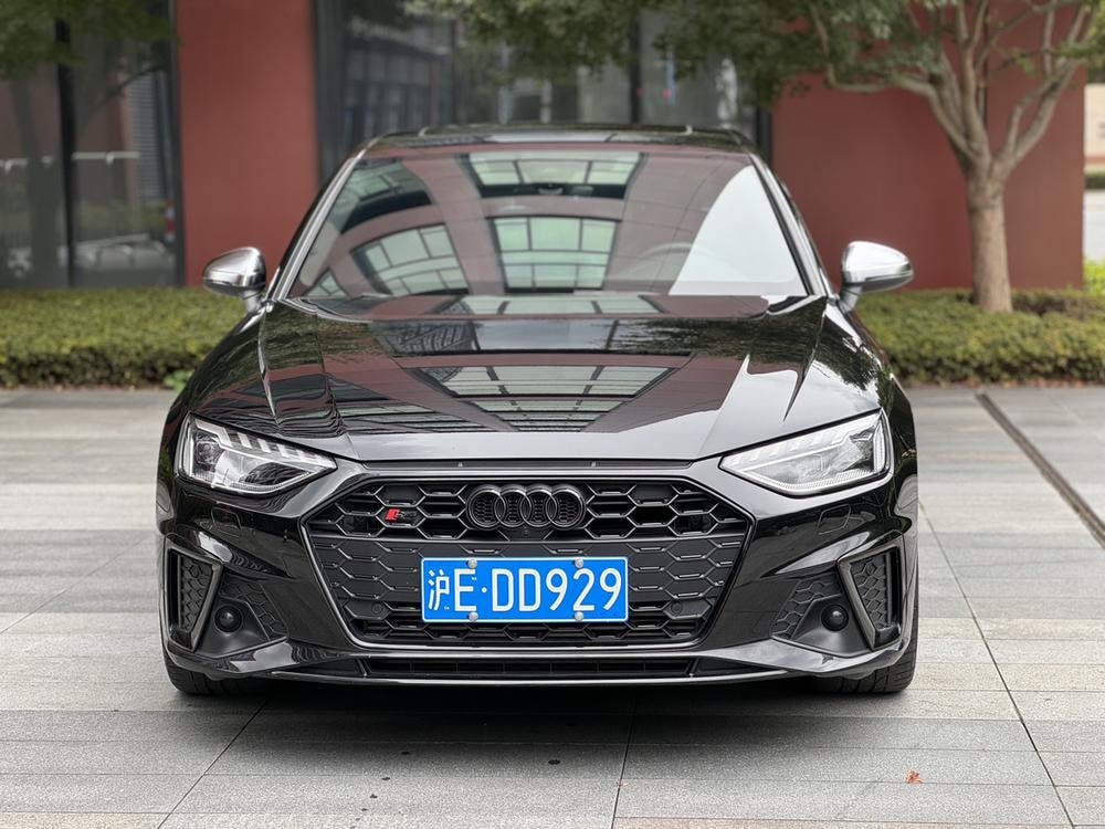 Audi S4 2023 — фото автомобиля