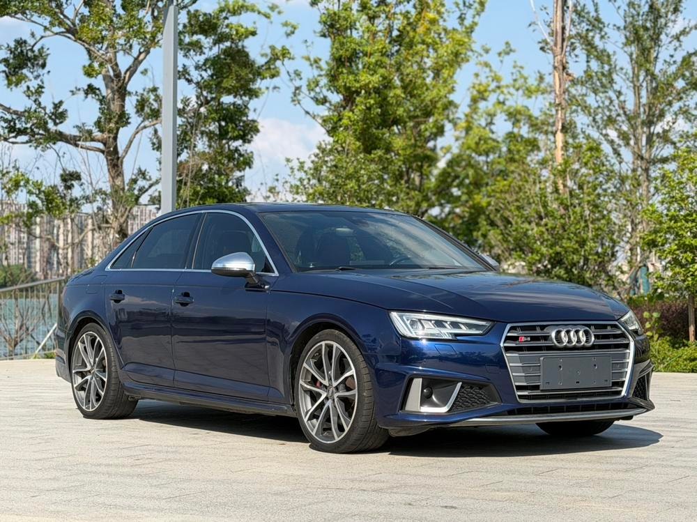 Audi S4 2018 — фото автомобиля