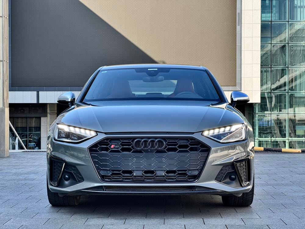 Audi S4 2024 — фото автомобиля