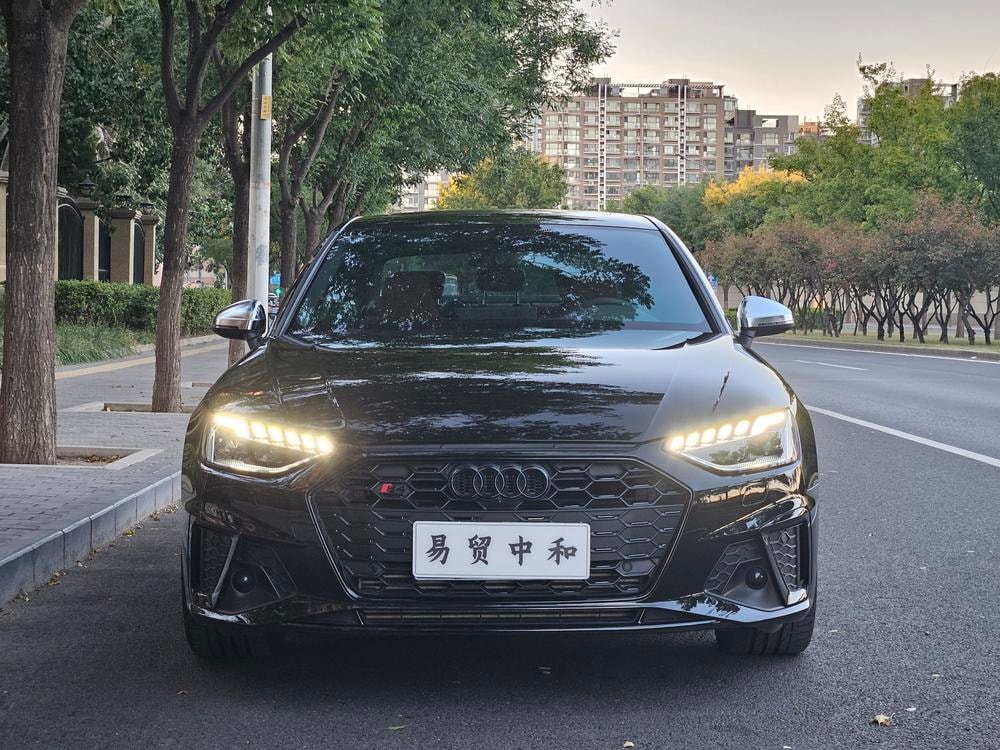 Audi S4 2024 — фото автомобиля
