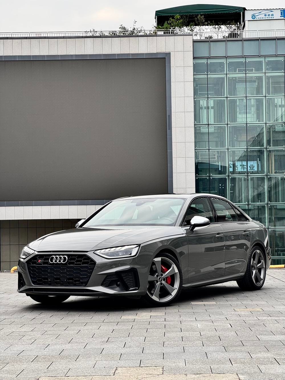 Audi S4 2024 — фото автомобиля