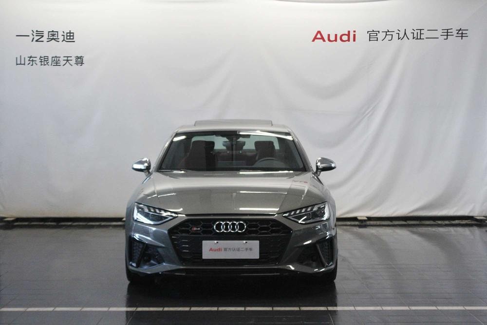 Audi S4 2024 — фото автомобиля