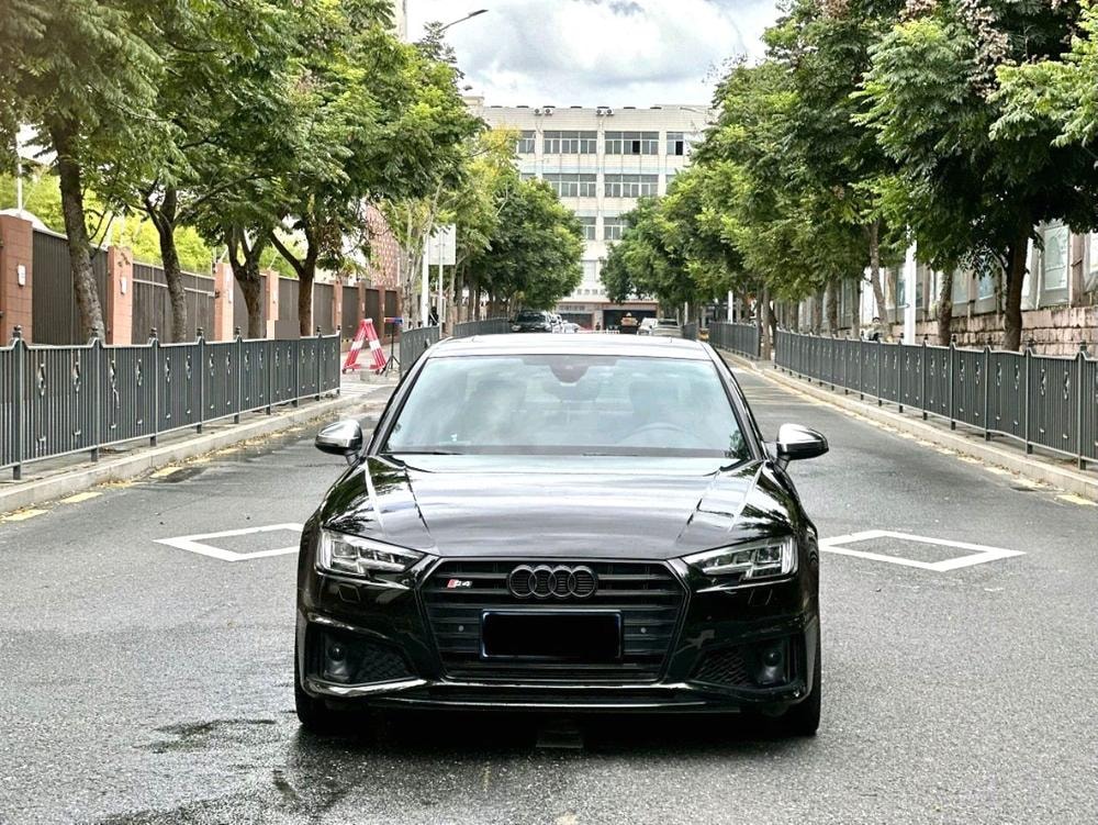 Audi S4 2018 — фото автомобиля