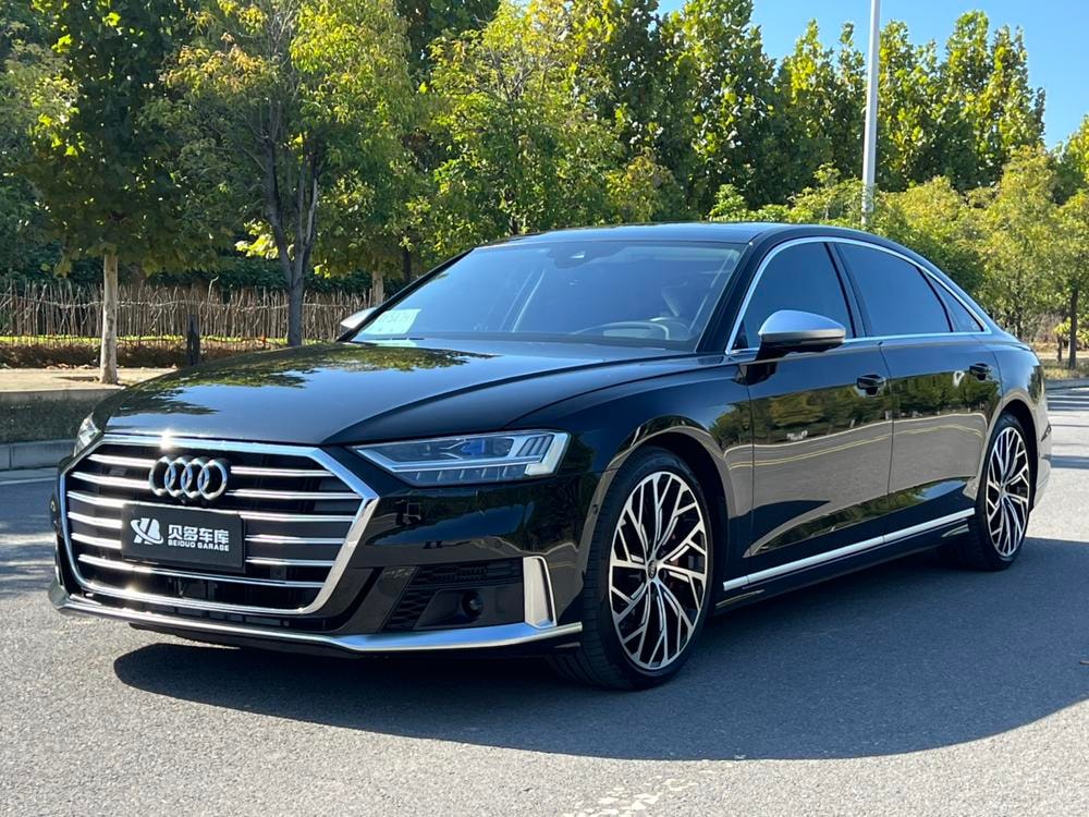 Audi S8 2022 — фото автомобиля