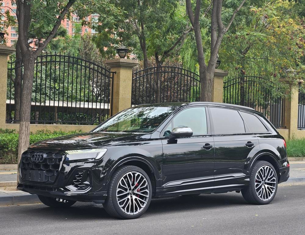 Audi SQ7 2024 — фото автомобиля