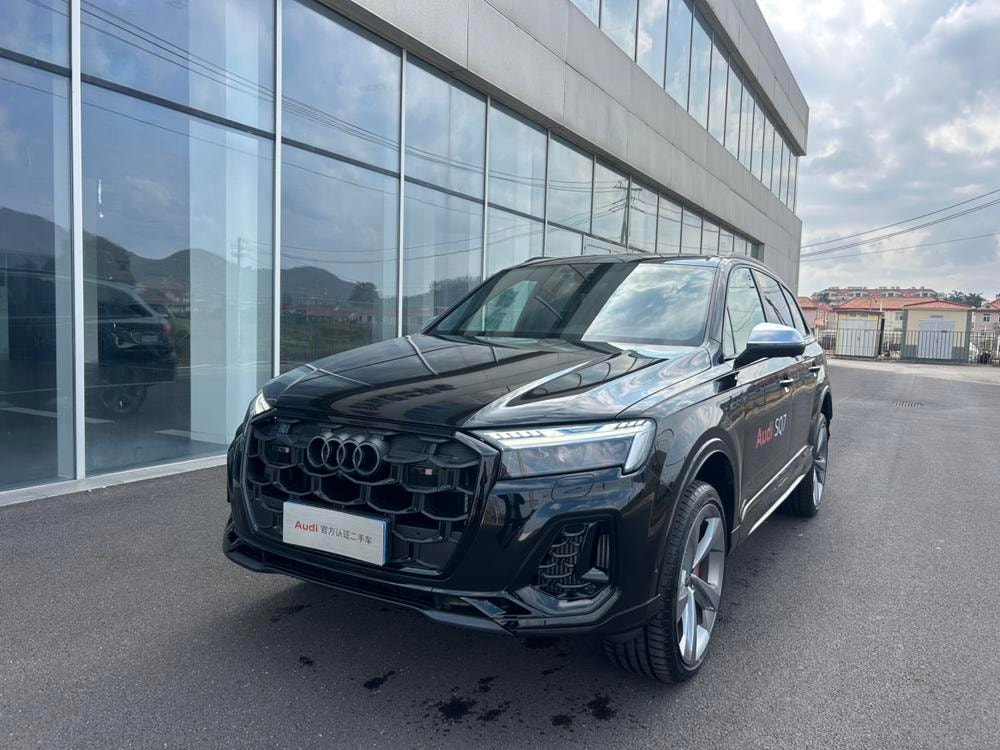 Audi SQ7 2024 — фото автомобиля