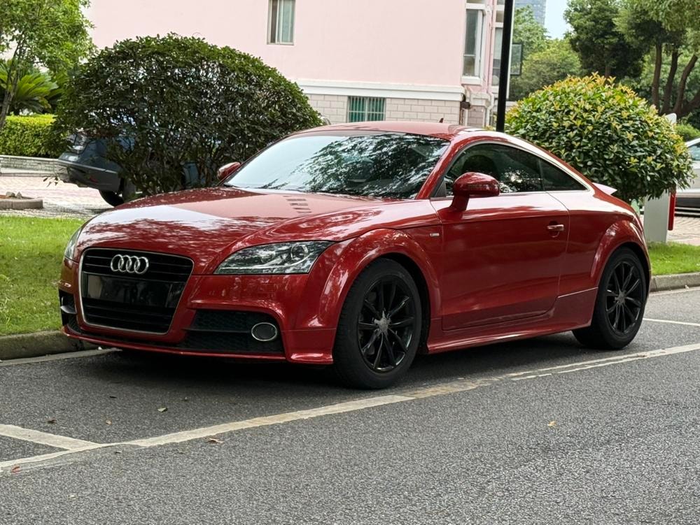 Audi TT 2013 — фото автомобиля