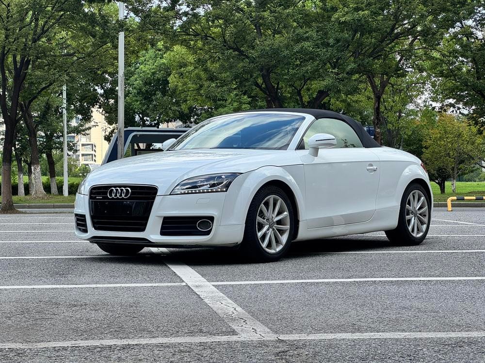Audi TT 2011 — фото автомобиля