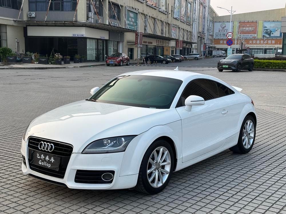 Audi TT 2011 — фото автомобиля