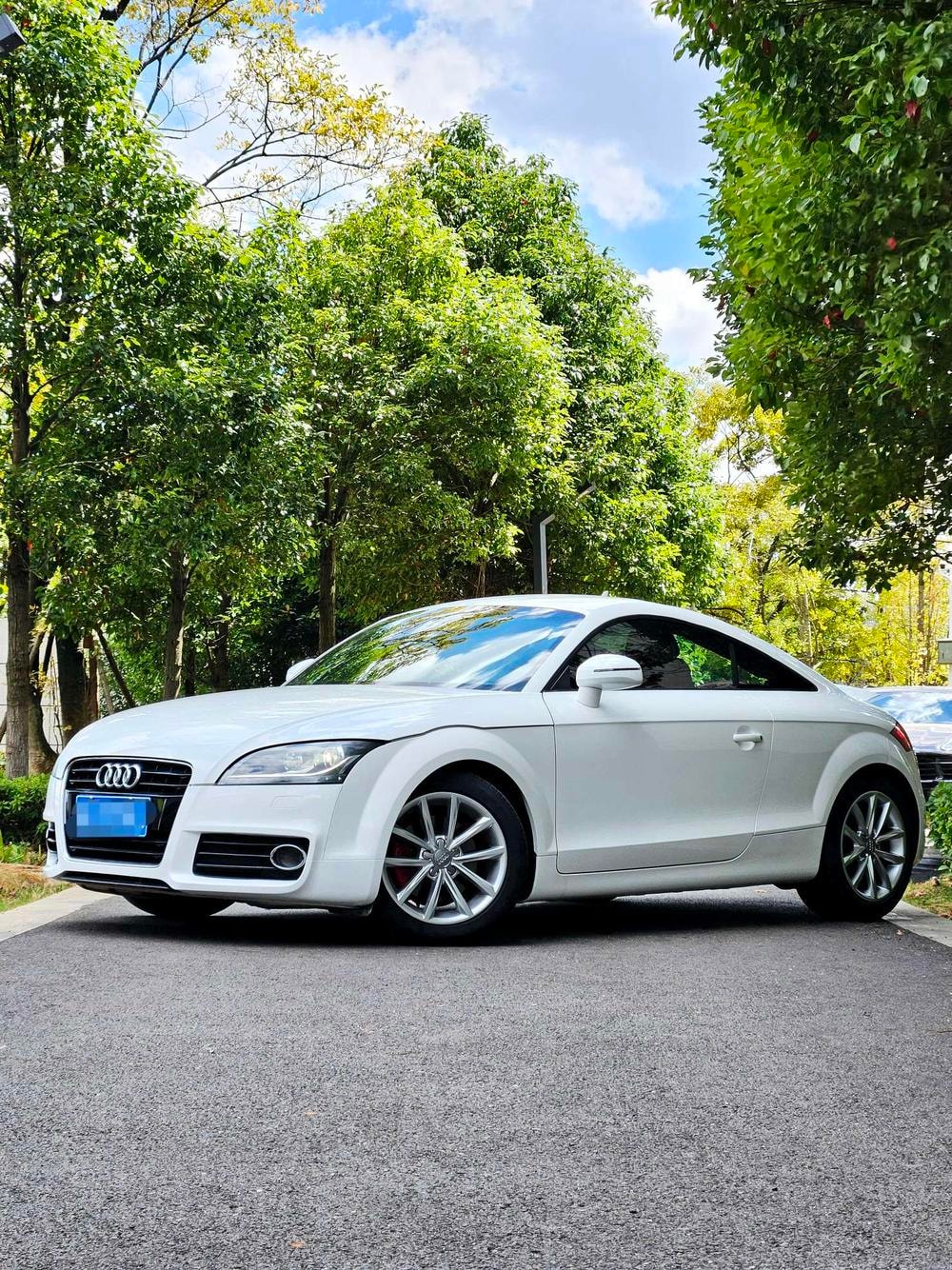 Audi TT 2011 — фото автомобиля
