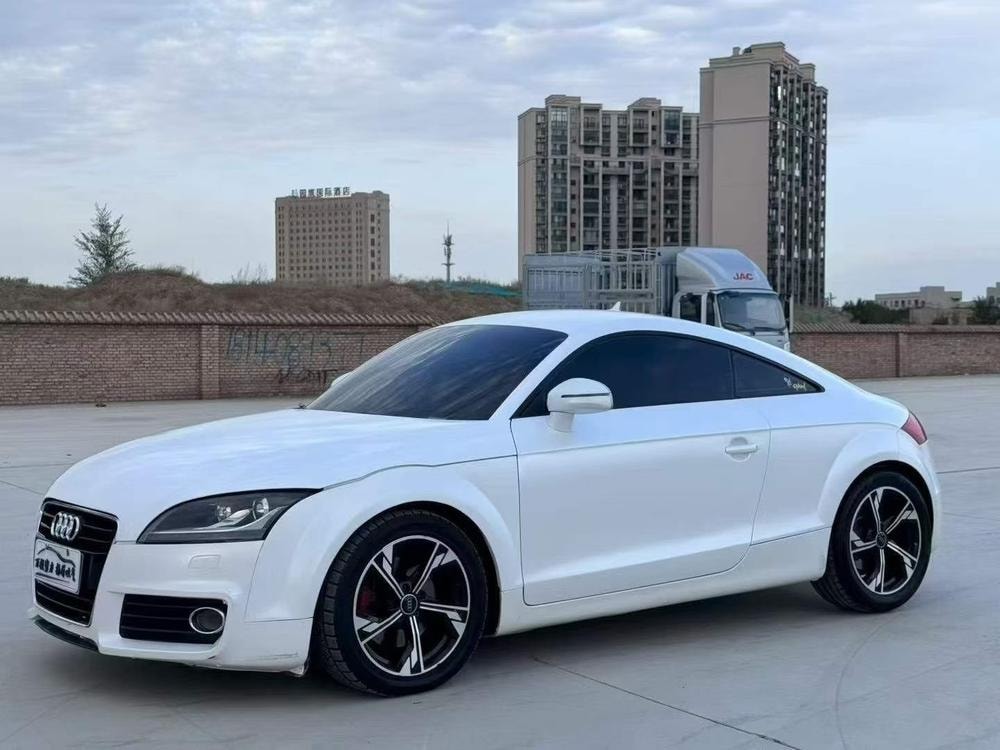 Audi TT 2011 — фото автомобиля