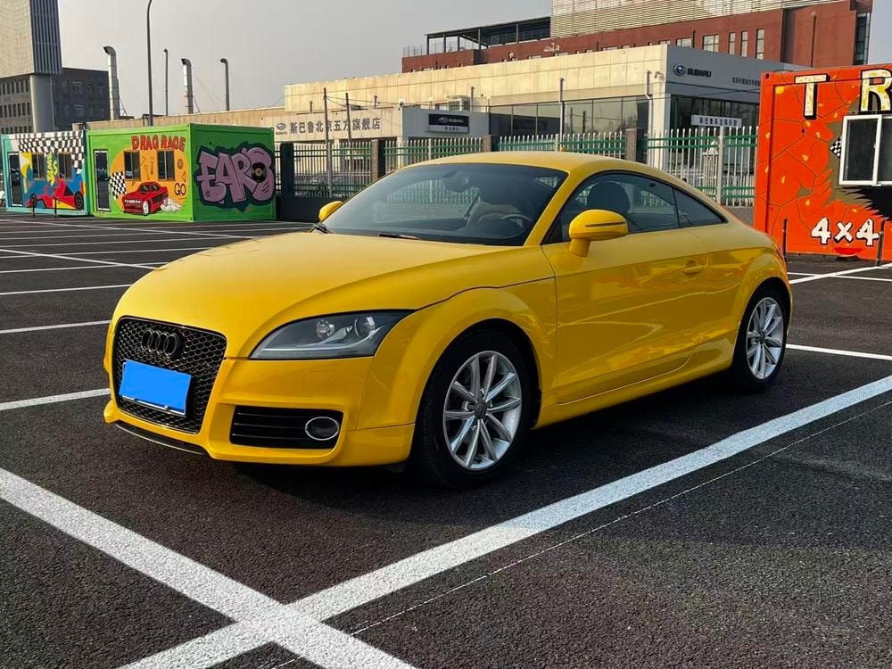 Audi TT 2011 — фото автомобиля