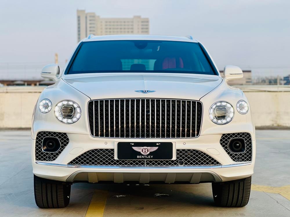 Bentley Bentayga 2023 — фото автомобиля