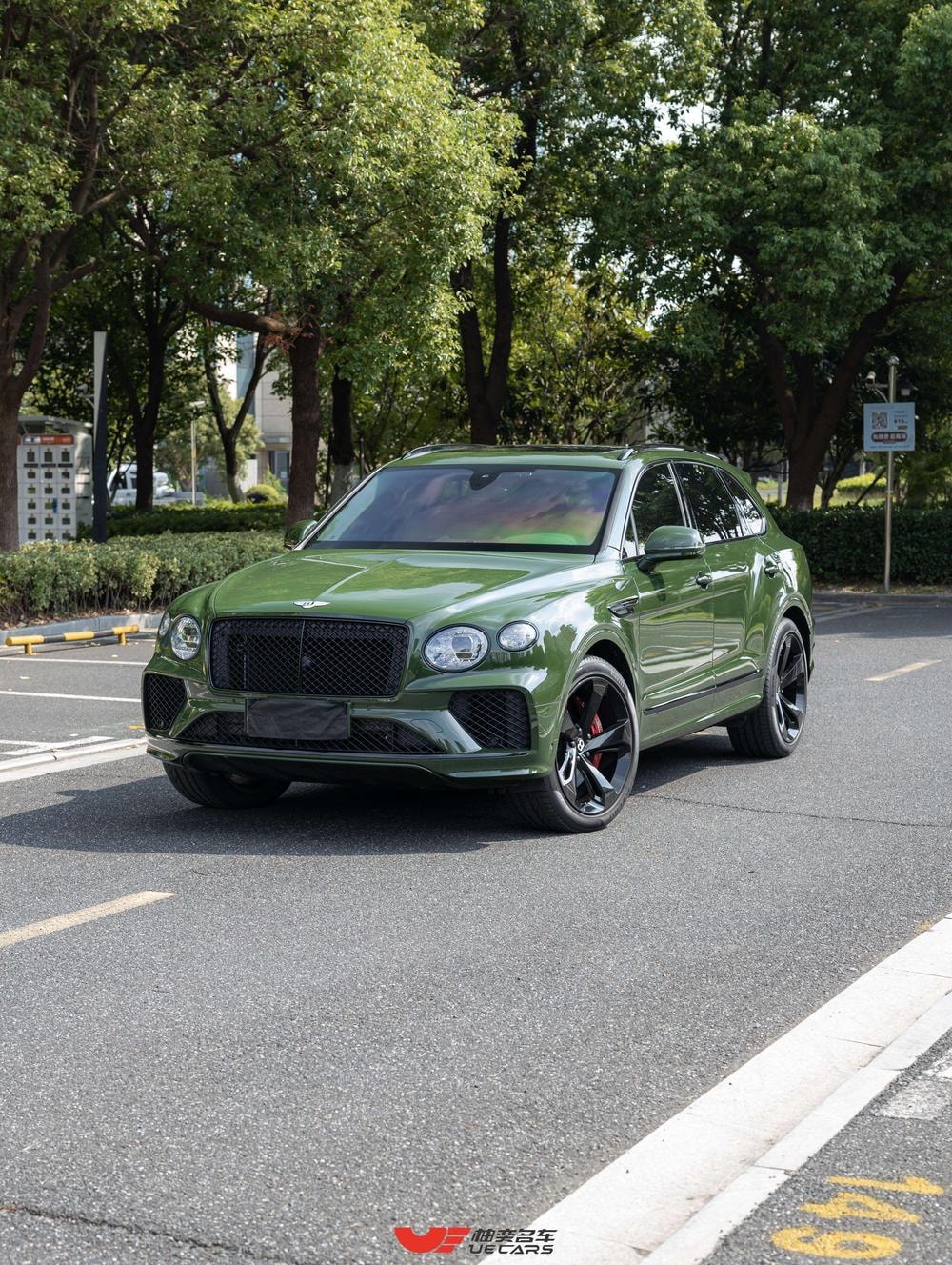 Bentley Bentayga 2022 — фото автомобиля