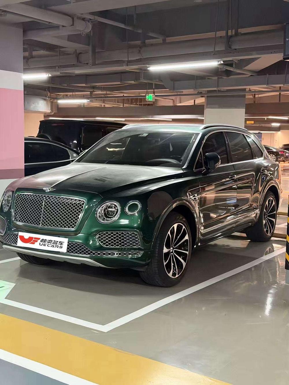 Bentley Bentayga 2018 — фото автомобиля