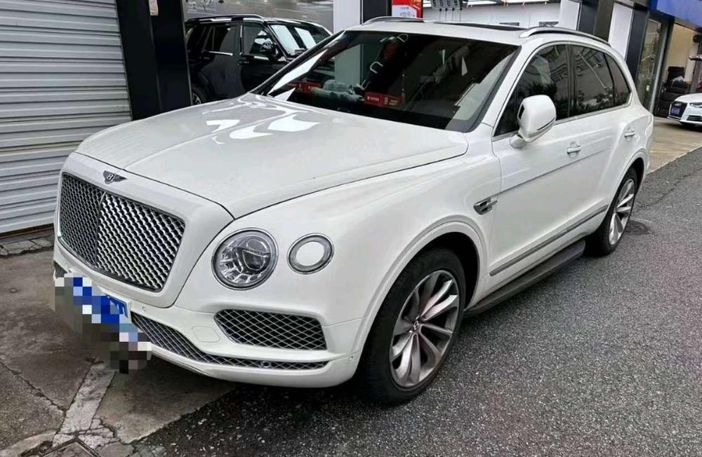 Bentley Bentayga 2018 — фото автомобиля