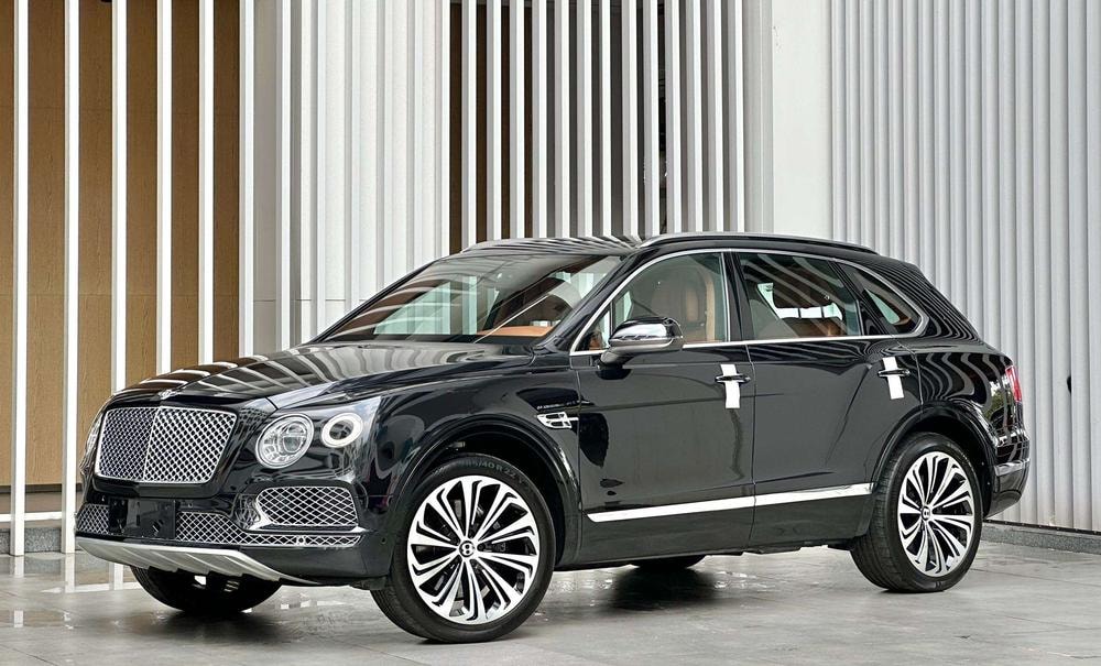 Bentley Bentayga 2018 — фото автомобиля 1