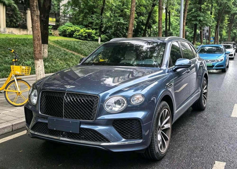 Bentley Bentayga 2024 — фото автомобиля
