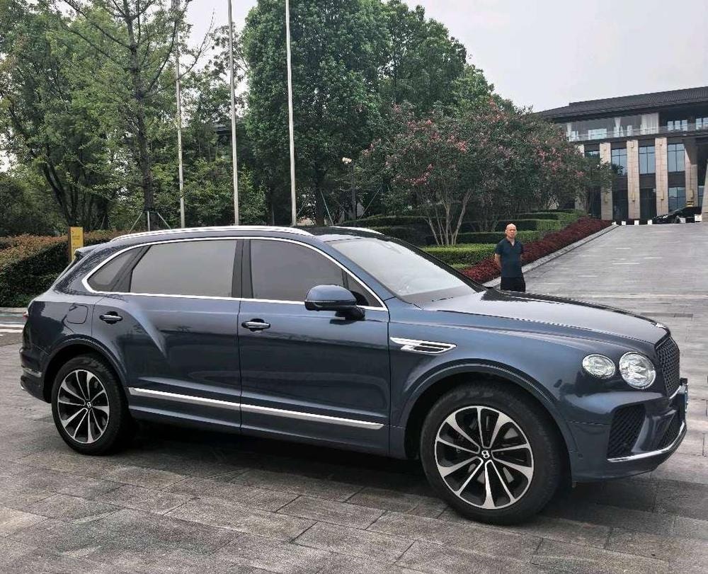 Bentley Bentayga 2024 — фото автомобиля