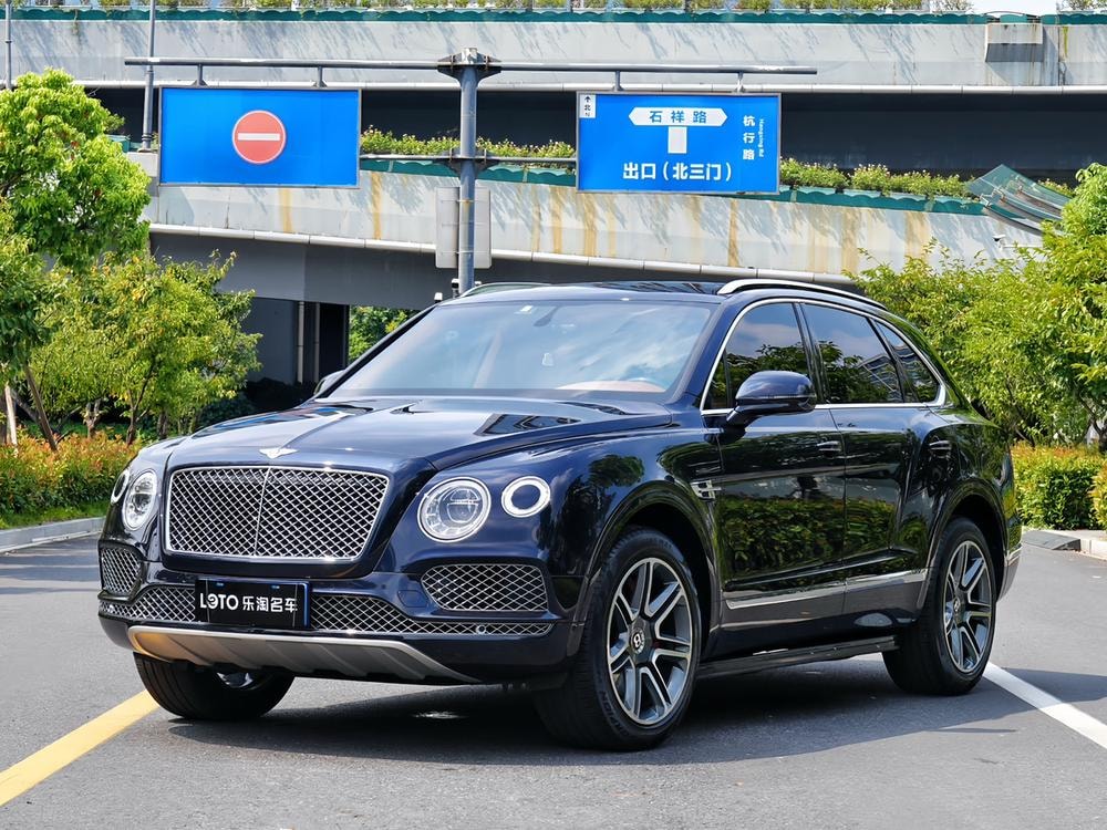 Bentley Bentayga 2018 — фото автомобиля 1