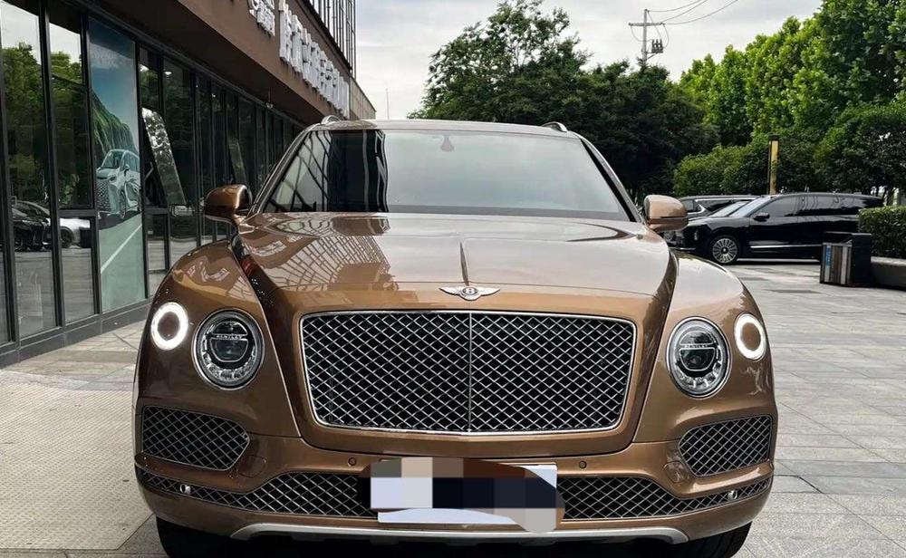 Bentley Bentayga 2018 — фото автомобиля