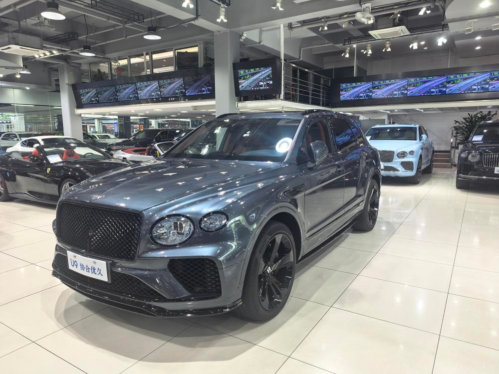 Bentley Bentayga 2021 — фото автомобиля