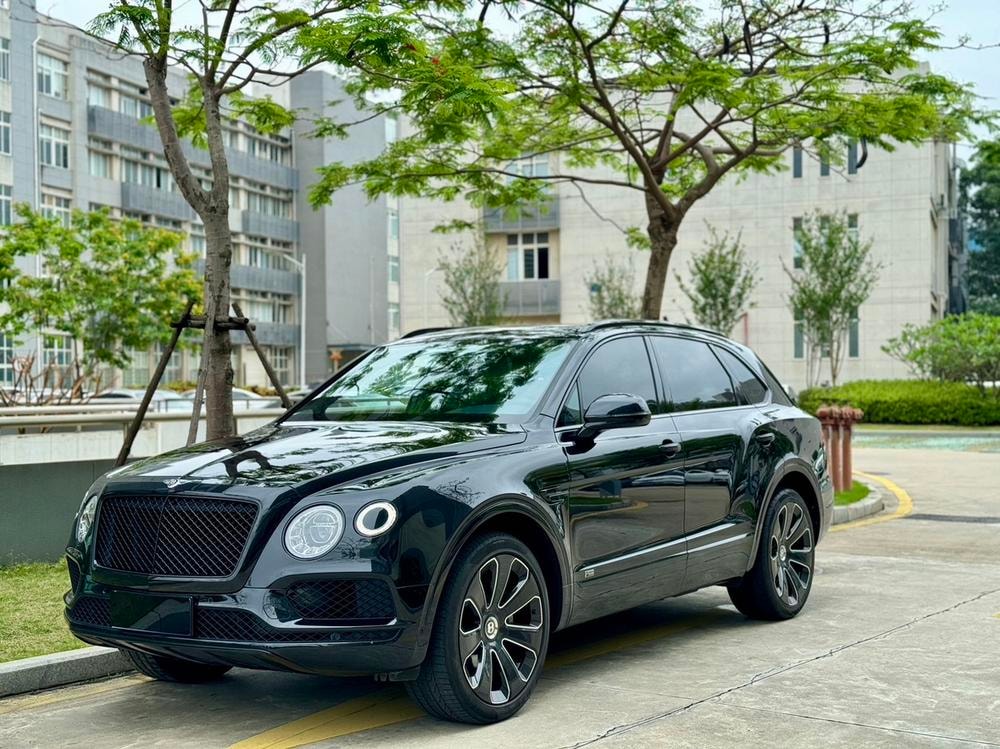 Bentley Bentayga 2018 — фото автомобиля