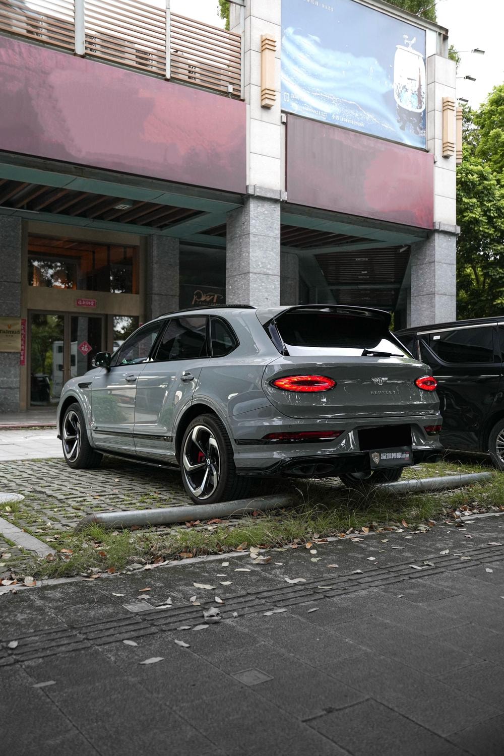 Bentley Bentayga 2022 — фото автомобиля