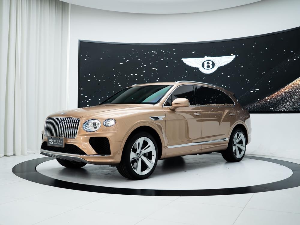 Bentley Bentayga 2024 — фото автомобиля 1