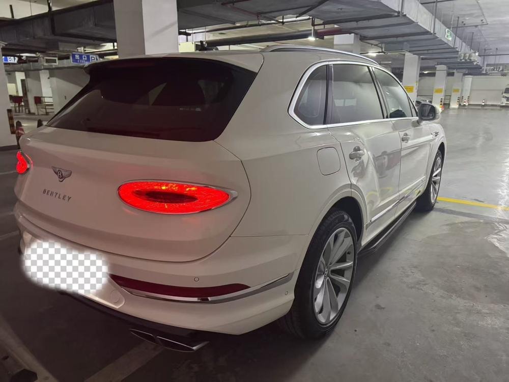 Bentley Bentayga 2021 — фото автомобиля 1