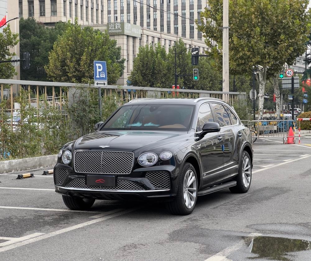 Bentley Bentayga 2022 — фото автомобиля 1