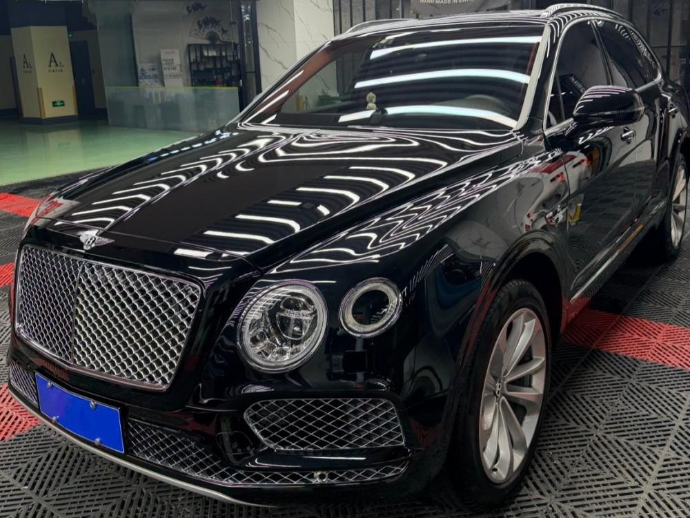 Bentley Bentayga 2016 — фото автомобиля 1