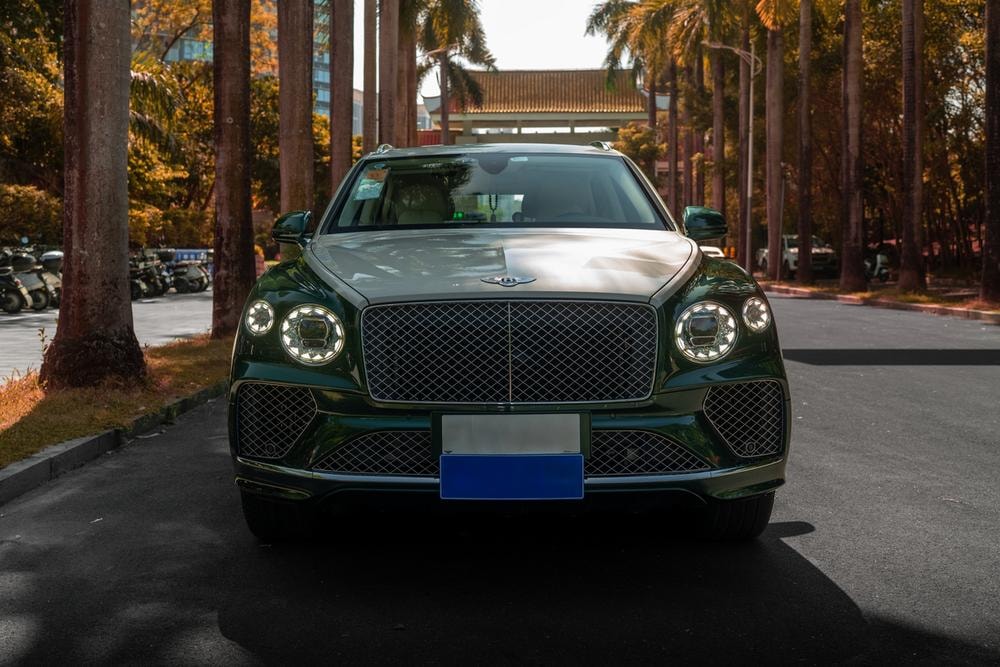 Bentley Bentayga 2021 — фото автомобиля 1