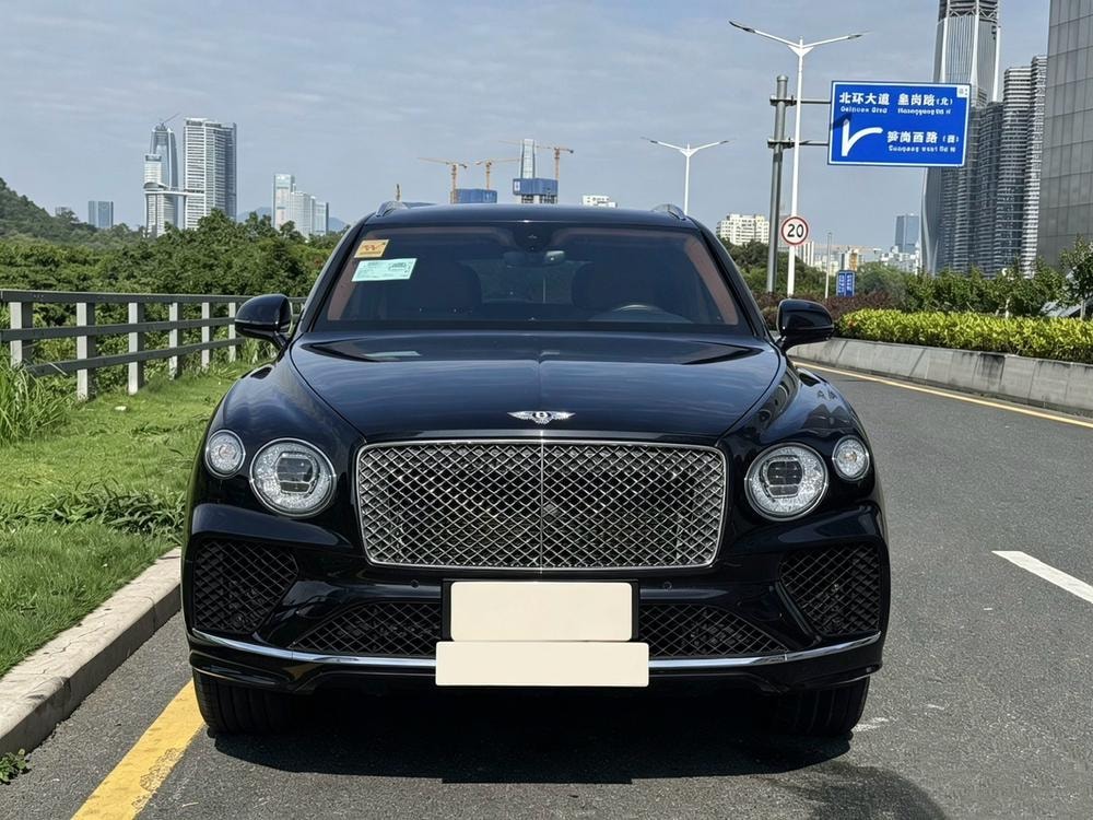Bentley Bentayga 2021 — фото автомобиля 1