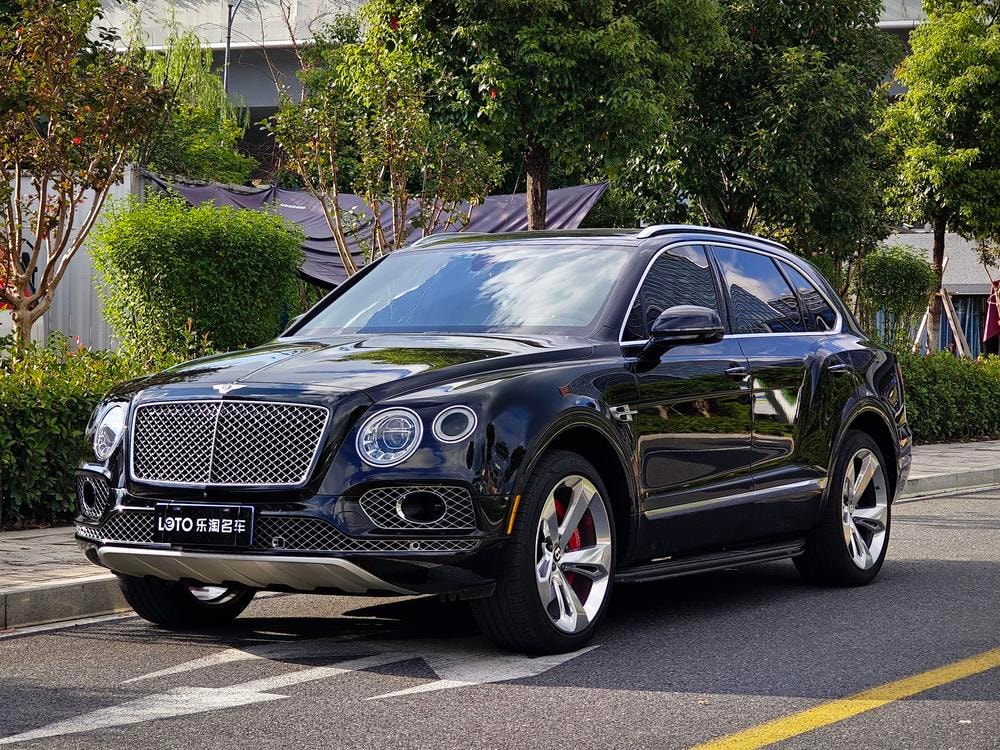 Bentley Bentayga 2019 — фото автомобиля 1